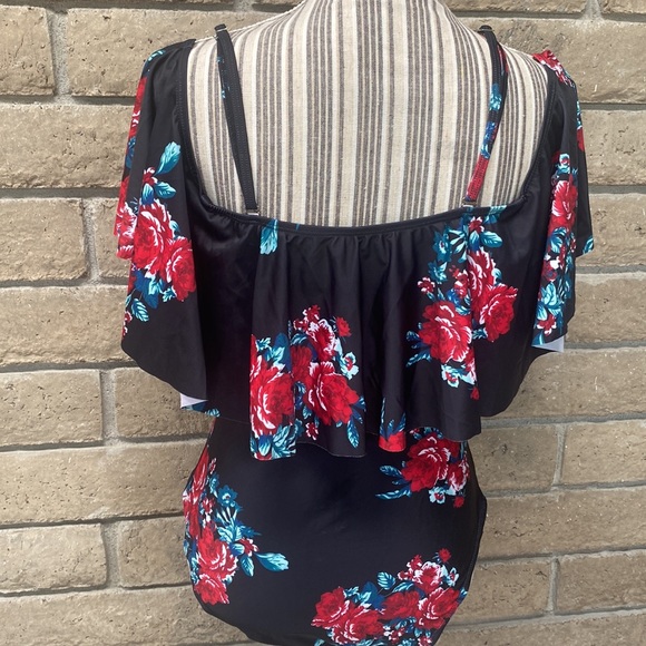 Women’s One piece Ruffle Swimsuit - Picture 3 of 5